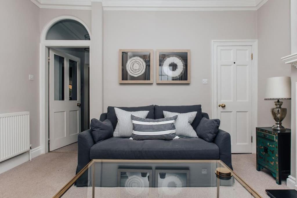 Villa Dolls House - Luxury Townhouse *Sleeps 10* Henley-on-Thames Exterior foto